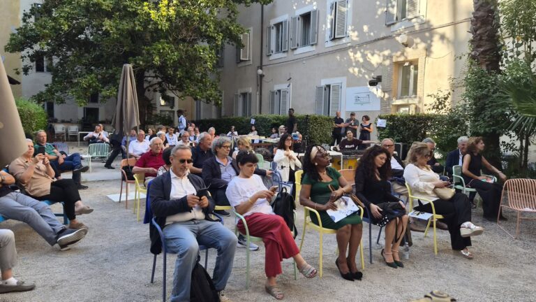 Articolo 21 e la difesa della democrazia