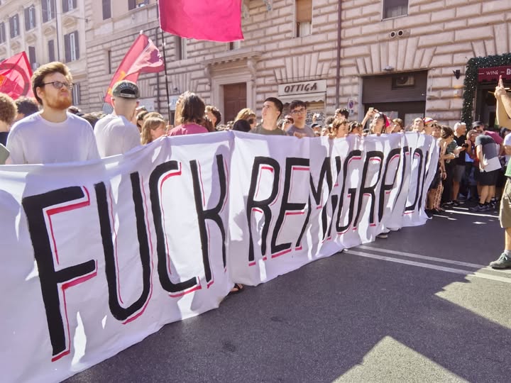 Due cortei blindati nel sabato nero di Roma. La provocazione: “Dove sono gli antifascisti”. Evitati gli scontri