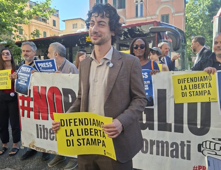 Il presidio dei giornalisti per l’udienza di Gabriele Nunziati