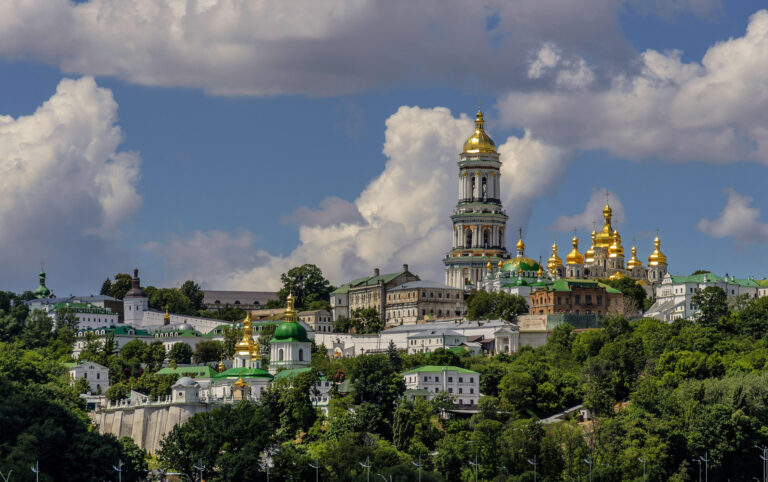 Ucraina, la Lavra brucia ancora