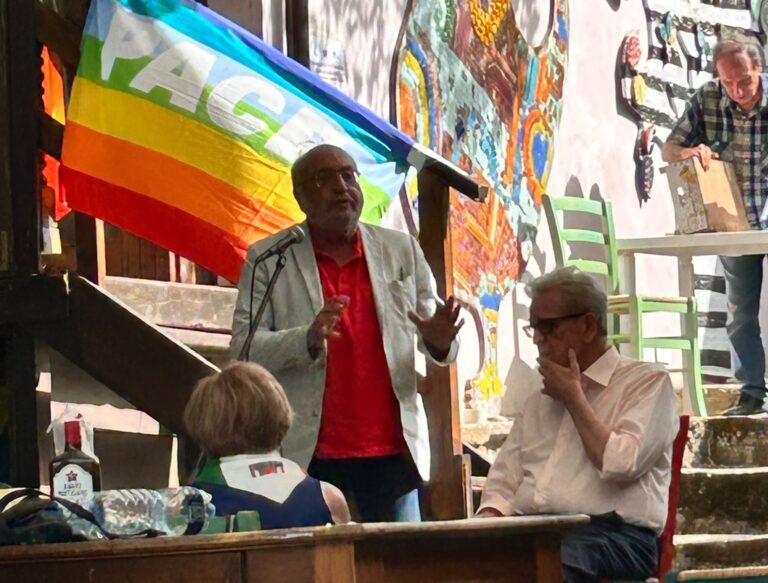 Grande successo per la Pastasciutta Antifascista a Gubbio. Mauro Volpi presidente onorario di Articolo 21 in Umbria
