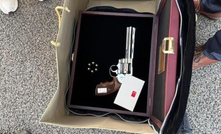 Una pistola in regalo