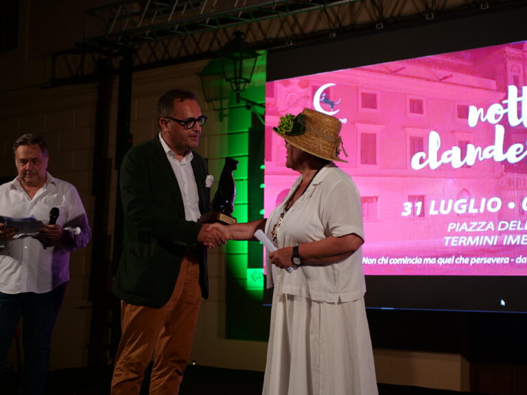 Termini Imerese si conferma presidio di legalità: Antonio Balsamo riceve il Premio Speciale Stenio alla chiusura di Notti Clandestine