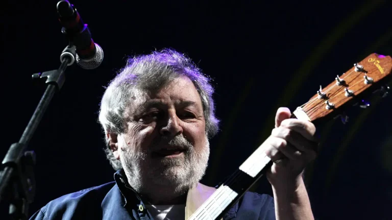 Francesco Guccini: la locomotiva corre ancora