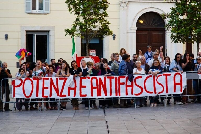 A Potenza la ronda nera non passa: studenti e lavoratori cacciano il corteo di Roberto Fiore