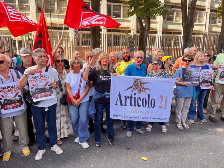 «Violato il Freedom Act»: all’esterno Rai di Napoli manifestazione per Ranucci e Report indetta da Articolo21 e Free Assange Napoli
