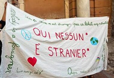La Digos alle elementari e il reato di umanità