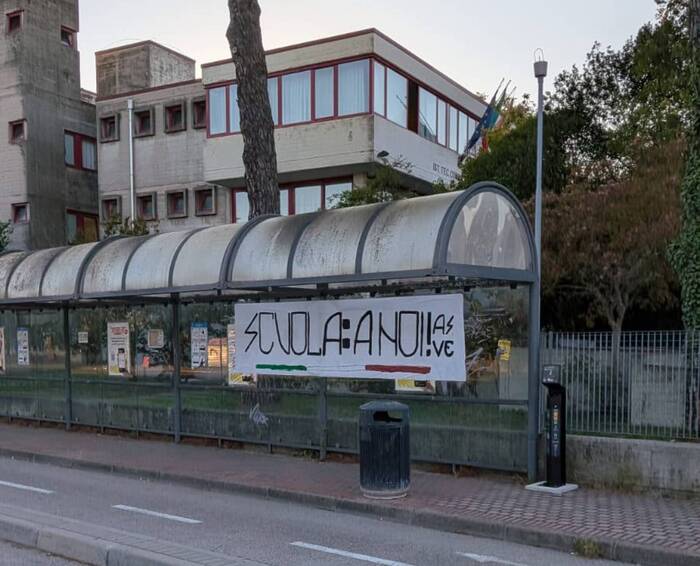 «SCUOLA: A NOI!». Il blitz neofascista di Azione Studentesca a San Donà