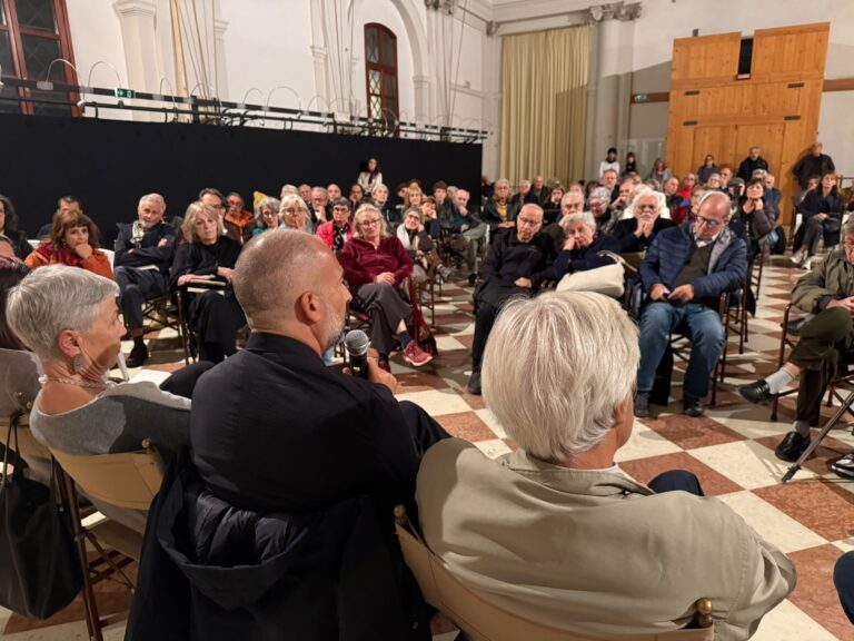 In tanti a Venezia con Paolo Berizzi per il suo libro su Forza Nuova