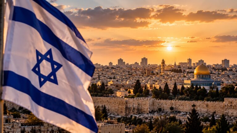Israele. Nei voti reali, il blocco del premier Netanyahu è in vantaggio. Likud primo partito, affluenza record
