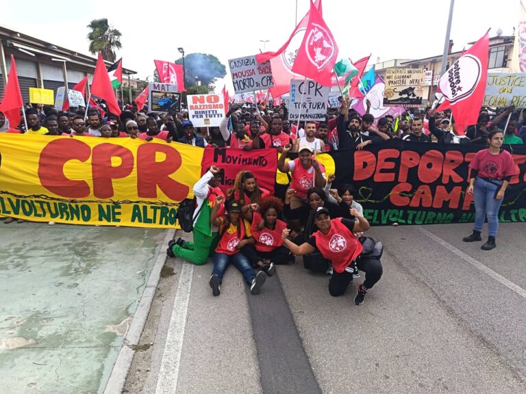 La lezione che arriva da Castel Volturno: Chiesa e attivisti al corteo contro il Cpr-beffa