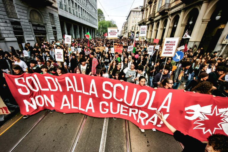 La rivolta globale degli studenti contro l’economia di guerra