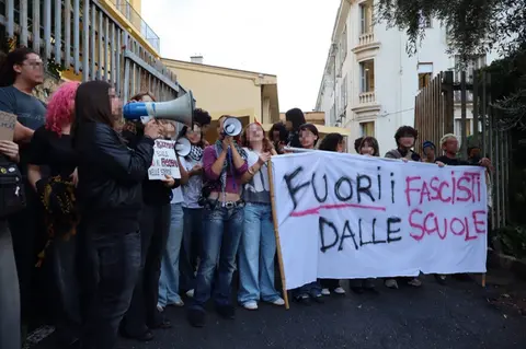 Manganelli, crolli e propaganda: la scuola al tempo della destra